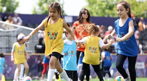 Disney Kız Çocuklarına UEFA ile Futbol Heyecanı Yaşatıyor